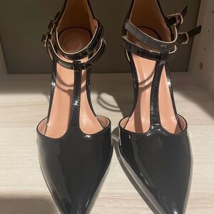 Black patent leather pumps
